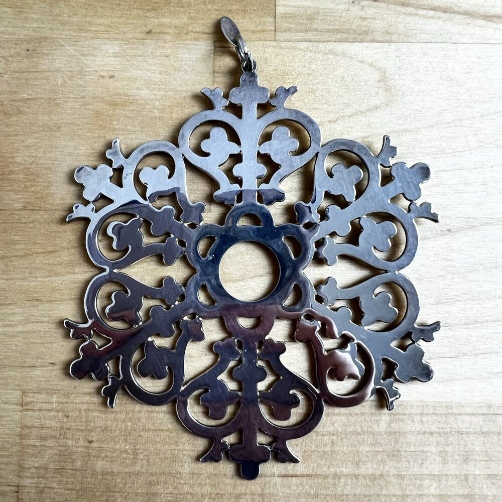 Vintage MMA 1997 Metropolitan Museum of Art MMA Silver Plated Snowflake Ornament